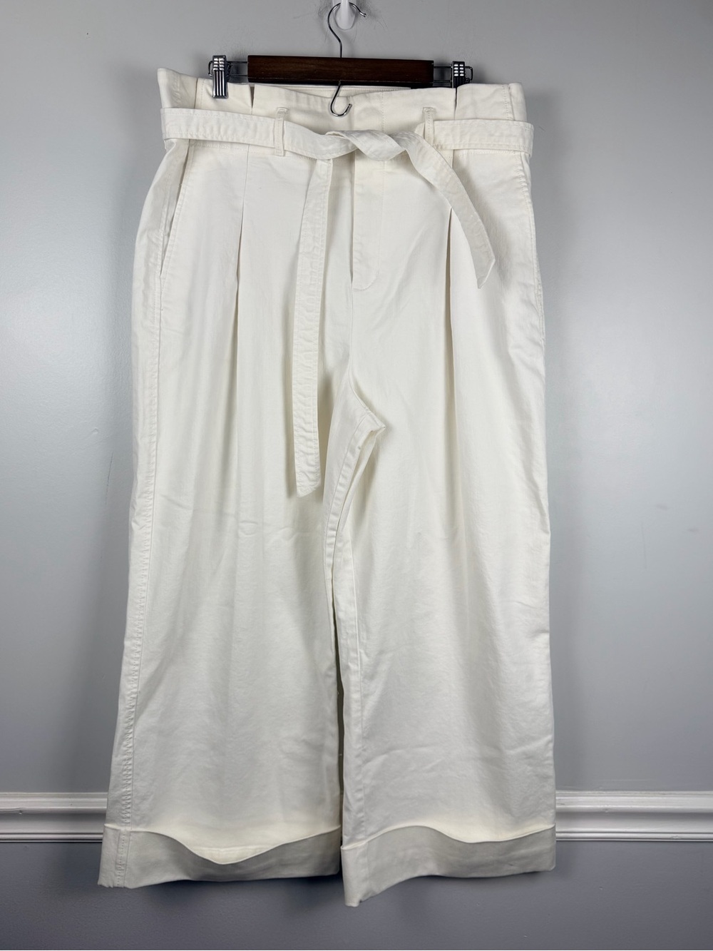 New Ann Taylor White Paper bag cuffed pants size 18
